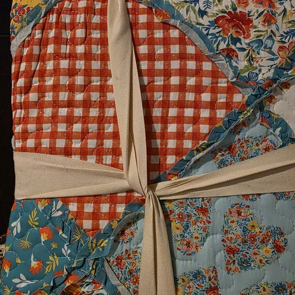 Vibrant Floral Quilt - King Size - Teal and Cream, By the Pioneer Woman - Picture 5 of 6